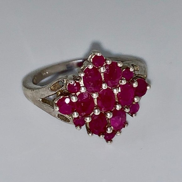 Ruby Ring, 11 stones shaped in a diamond or square, stamped 925 silver, size 7 - Picture 3 of 10